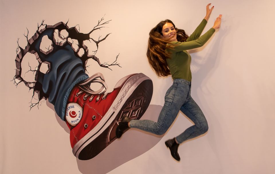 Funchal: 3D Fun Art Museum - Michelangelo-Style Wine, Dinosaurs, and the Best “I Got This” Rooms