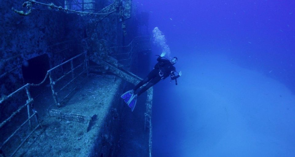 Funchal: Advanced Scuba Diving Afonso Cerqueira Wreck - Cabo Girão area cruise: time on the water before the wreck