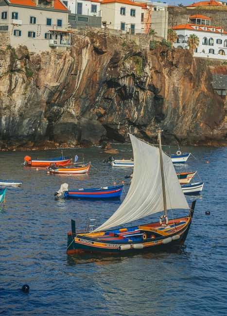 Funchal: An unforgettable sunset on a typical Xavelha boat - Snacks, drinks, and the local stories that make it feel real