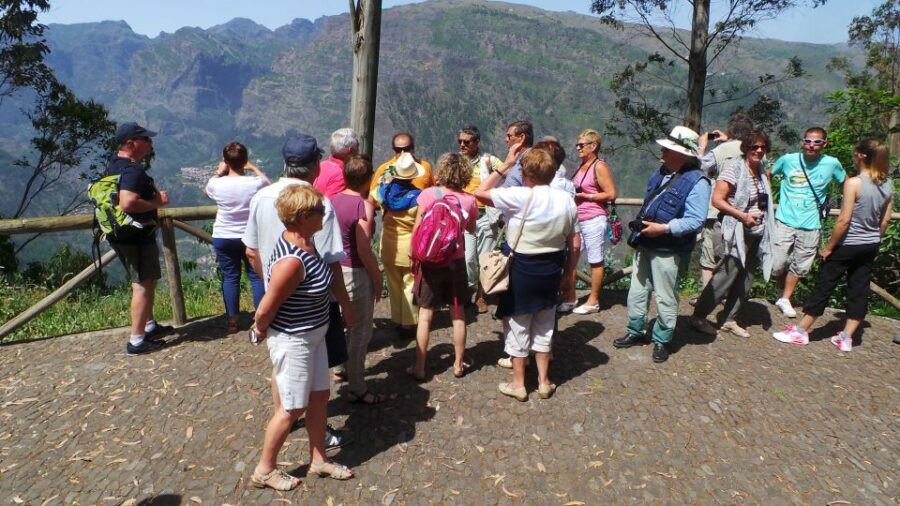 Funchal: Cabo Girão, Wines Tasting and Dolphins Watching - Marina time in Funchal: the short lunch window before the boat