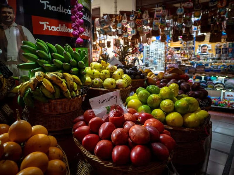 Funchal: Guided Walking Tour with Tastings - Rua de Santa Maria and the Admiral’s Garden: narrow lanes with big meaning
