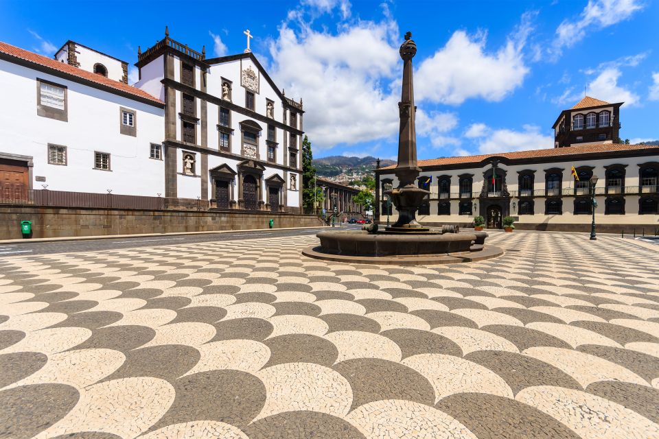 Funchal: Hop-On Hop-Off Bus Tour - Bus frequency, one-direction routing, and the wait-time reality