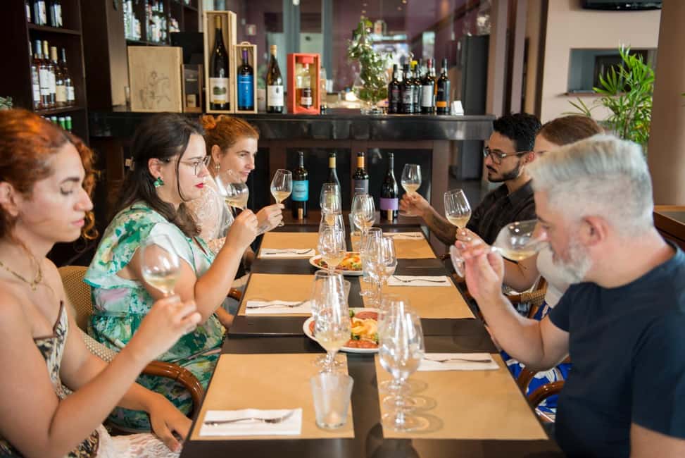 Funchal: Madeira Wine Tasting with Sommelier - Meeting at Garden Grill: the calm start that sets the tone