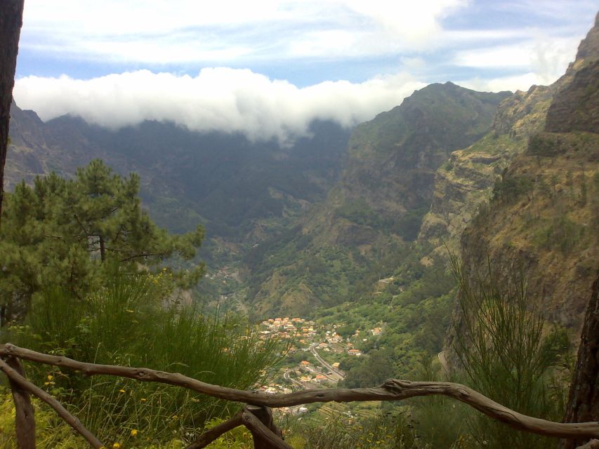 Funchal: Nuns Valley Half Day Tour - Pico dos Barcelos (1165 ft): the view that sets the tone
