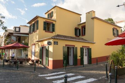 Funchal: Old Town Walking Tour - Funchal City Hall stop: a quick detour with big meaning