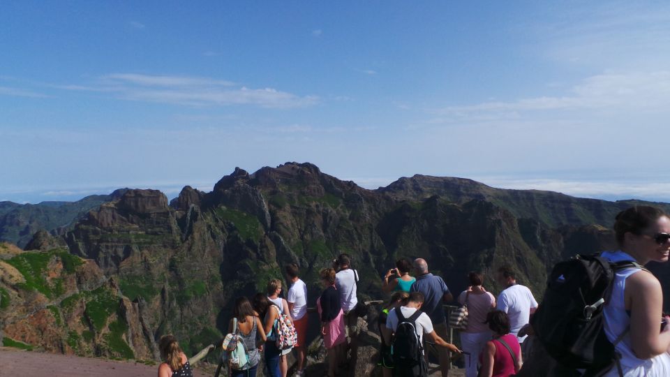 Funchal: Pico Arieiro, Cristo Rei and Dolphins Watching - Pickup in Funchal and the first photo-stop rhythm