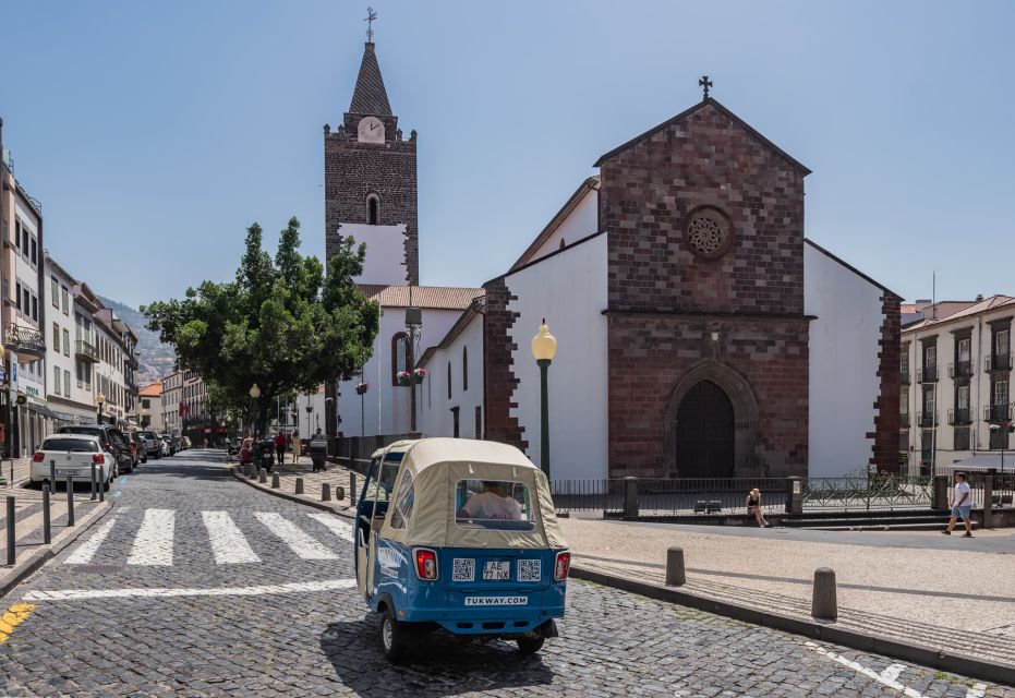 Funchal: Private Customizable Guided Tour by Tuk-Tuk - Monte Toboggans: the famous slide moment you can plan around