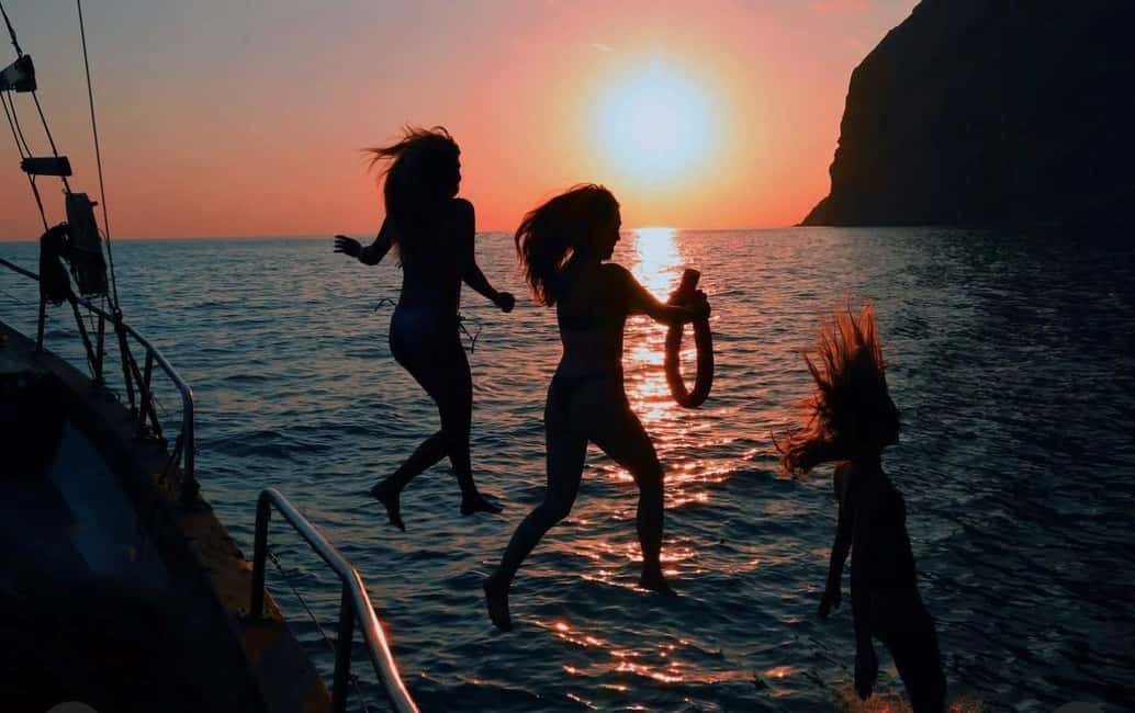 Funchal: Sunset Tour on Traditional Madeiran Boat w/ Drinks - Cabo Girão cliff: the “why this tour exists” stop