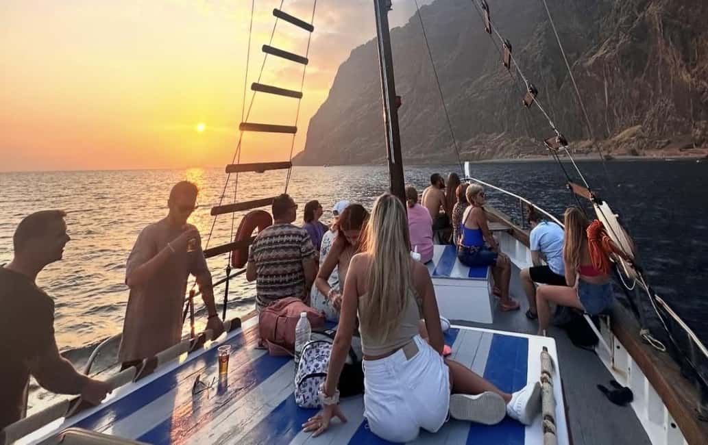 Funchal: Sunset Tour on Traditional Madeiran Boat w/ Drinks - Who this tour suits best