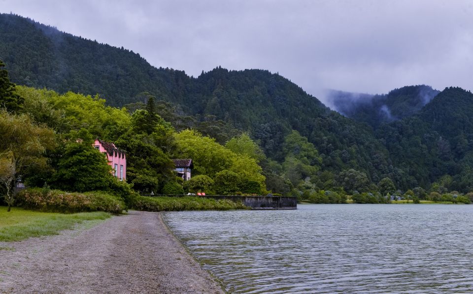 Furnas: Tea Plantations, Lake and Volcano Guided Tour - Vila Franca do Campo islet: a short guided moment with big photo payoff