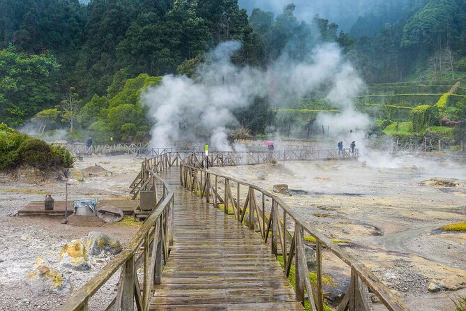 Furnas Volcano & Tea Plantation With Traditional Lunch, East Tour - Lagoa das Furnas: watching cozido cook underground