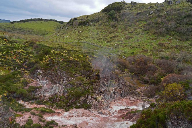 Geotour - Terceira Island: Explore the Caves - Stop 4: Serra do Cume viewpoint and the big-crater payoff