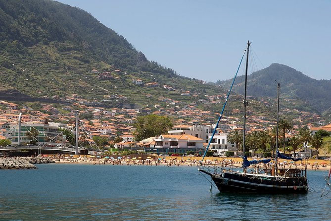 Go East Tour - Madeira Island Excursion - Santana’s triangular houses and a lunch break you should plan for