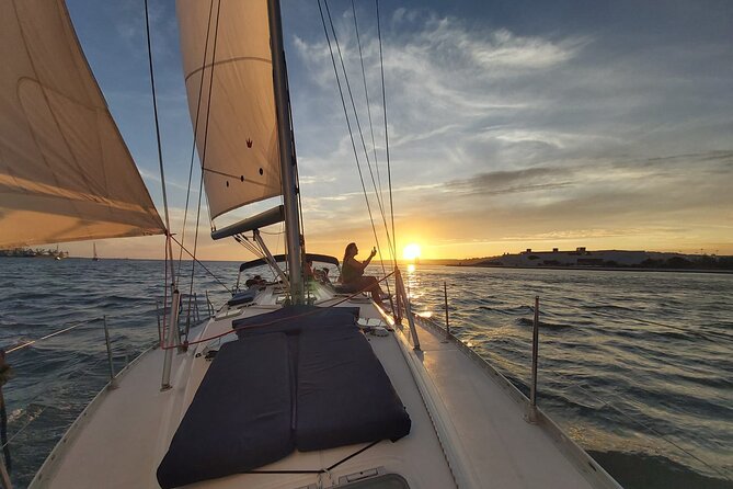 Golden Hour Boat Tour - Sailing by the Monuments with Wine - Key Things I’d Bet On Before You Go