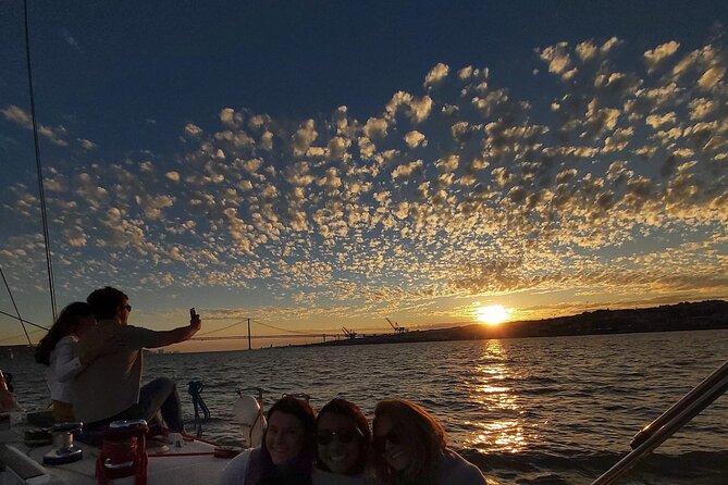 Golden Hour Boat Tour - Sailing by the Monuments with Wine - St. George’s Castle, Sé Cathedral, and Alfama: The Hill-to-Home Trifecta