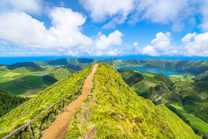 Guided Tours Sete Cidades and Lagoa do Fogo Full day - Sete Cidades: Portugal’s famous twin lakes, seen two ways