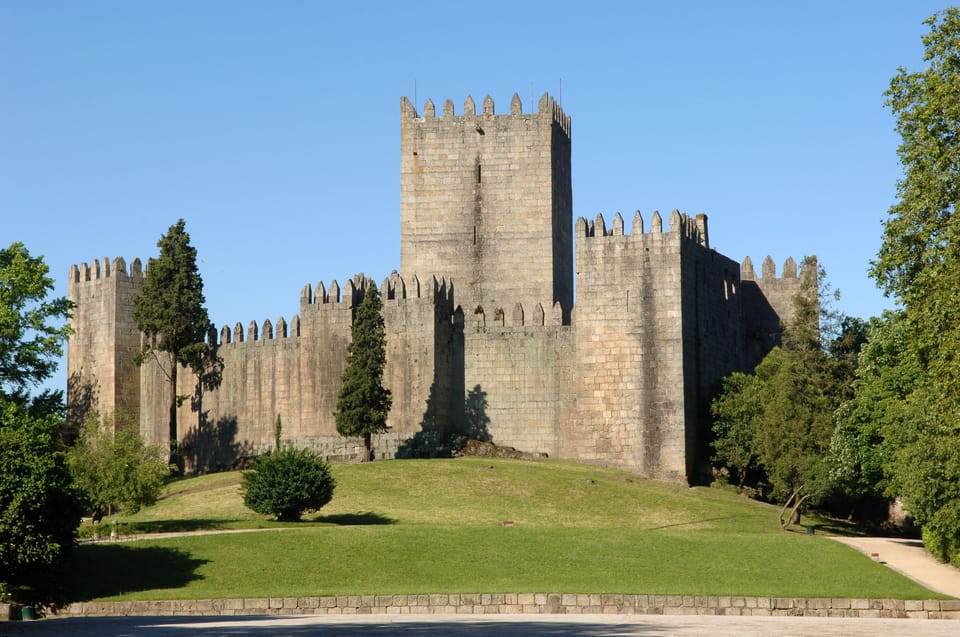 Guimarães: Castle of Guimarães Entry Ticket - Entering: the keep and the quick way to get your bearings