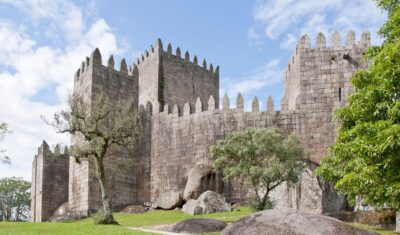 Guimarães: Castle of Guimarães Entry Ticket - Battlements and panoramic views that actually change your perspective