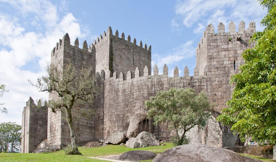 Guimarães: Castle of Guimarães Entry Ticket - Battlements and panoramic views that actually change your perspective