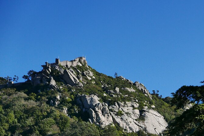 Half day adventures in the Sintra mountain - Portela train station meet-up and how the transport feels