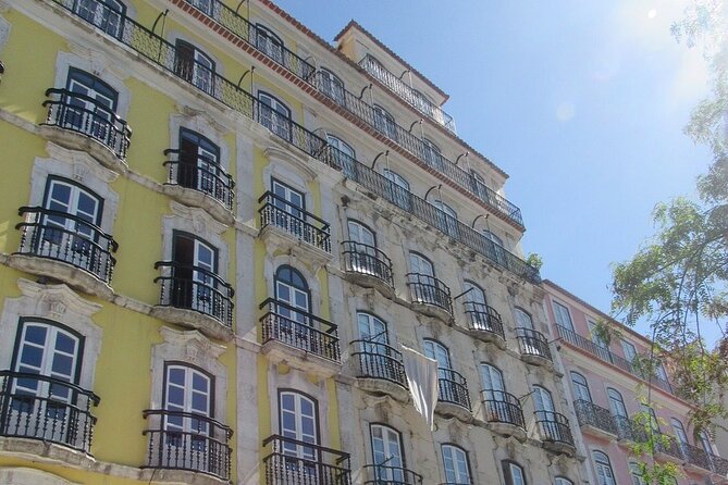 Half Day Historical Walking Tour about the Slave Trade in Lisbon - Largo do Carmo and the 25 April Revolution: the colonial empire’s shift