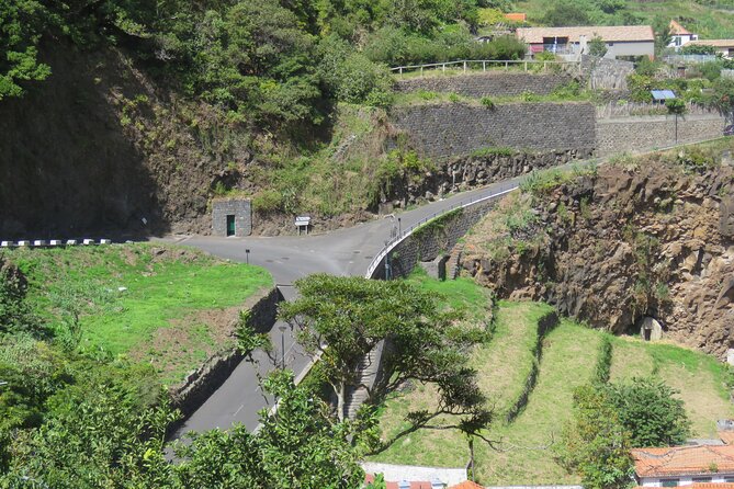 Half day jeep Wine tour and tasting, & sea cliff adventure - Quinta Grande, Campanário, and the southwest coast storytelling