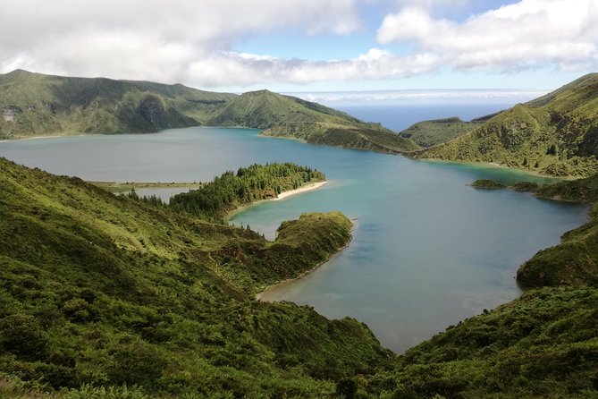 Half-Day - Lagoa do Fogo - Pickup in Ponta Delgada and the Cerâmica Vieira crafts start