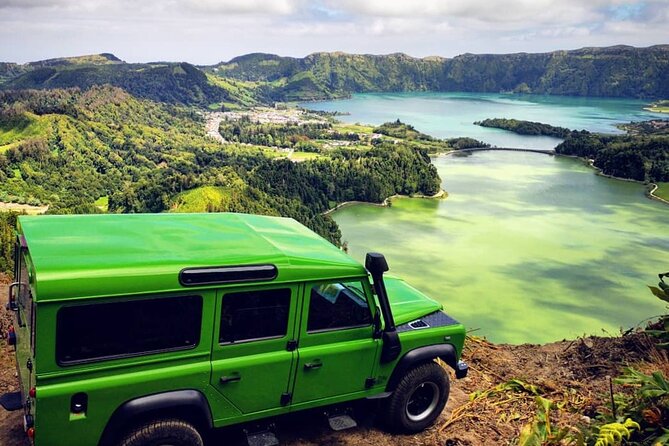 Half Day Sete Cidades Private Tour - Walking the small dirt track: the comfort stop is the payoff