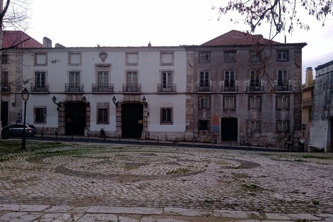 History-mistery of Lisbon (secrets societies and black arts) - What you should bring (so the hills don’t ruin the fun)