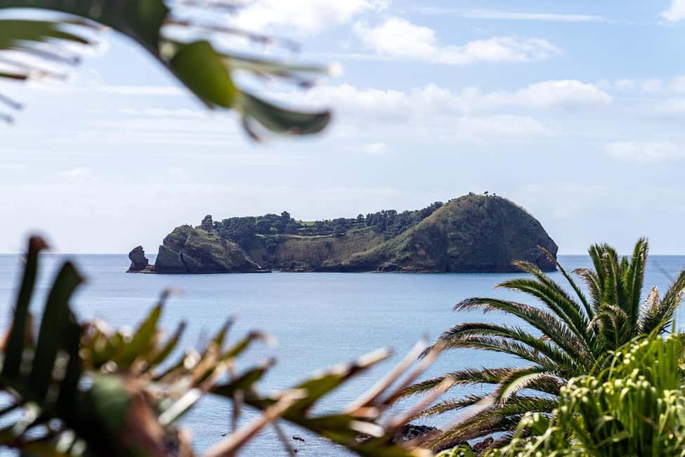 Inside Vila Franca Islet: Guided Nature Reserve Eco Tour - Boat circumnavigation: using the water to understand the rocks