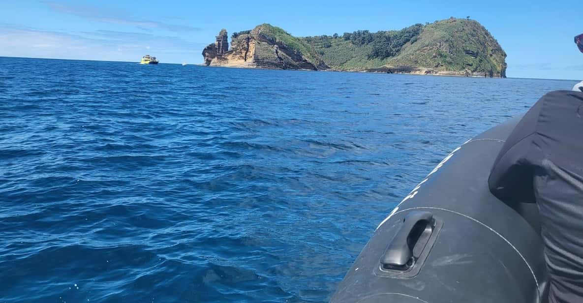 Islet Tour- Ilhéu de Vila Franca do Campo - The 1-hour boat loop: caves, passages, and close coastal reading