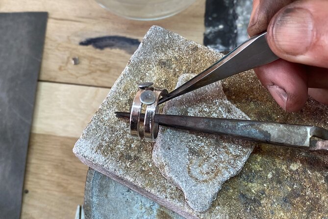 Jewellery Workshop in Albufeira - Materials: brass, copper, and silver without the guesswork