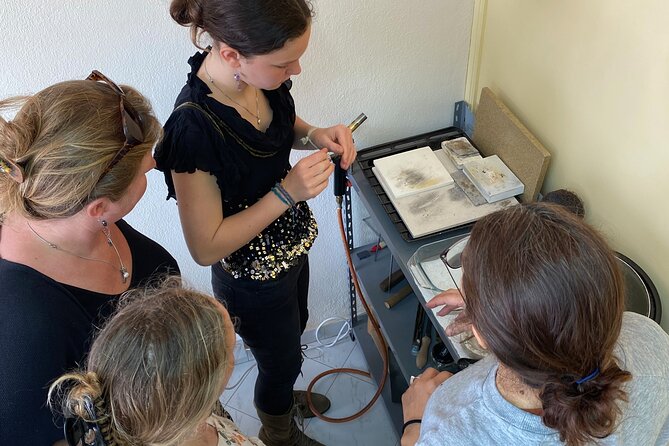 Jewellery Workshop in Albufeira - The instructor experience: patient, hands-on, and practical