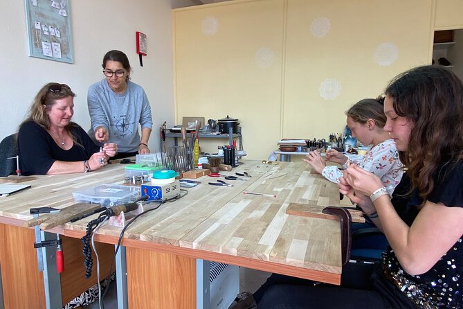 Jewellery Workshop in Albufeira - Time in the studio: about 3 hours, with some flexibility