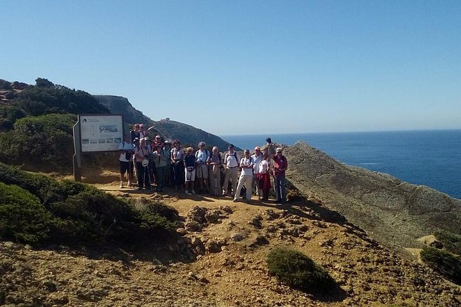 Jurassic Hiking tour to footprints of dinosaur in Espichel Cape - Stop 2: Sesimbra medieval streets and seafood fuel