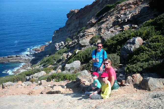 Jurassic Hiking tour to footprints of dinosaur in Espichel Cape - How the guide style changes the experience (Andre Marques and pacing)