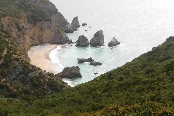 Kayak tour from Sesimbra to Ribeira do Cavalo Beach, passing through the caves - Tour pacing: several reduced stops and a guide-led rhythm