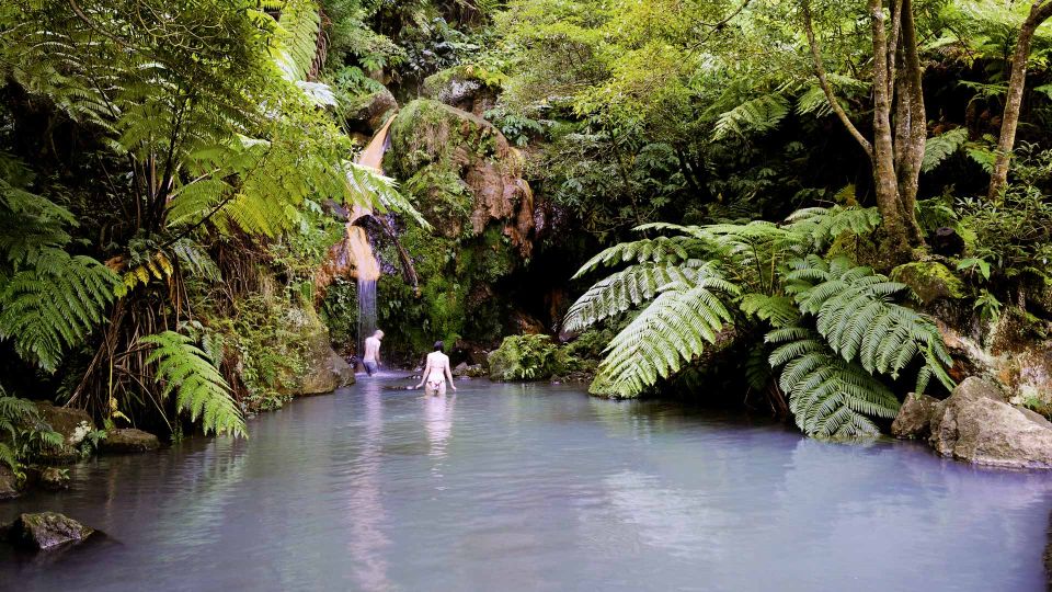 Lagoa do Fogo: Biologist-guided Volcano e-Tour +Hot Springs - Ribeira Grande and Santa Barbara: finishing with real island life