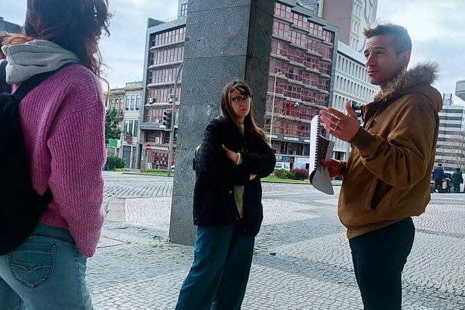 LGBTour Porto: Walk through Porto, discover the LGBTQIA+ History - Livraria aberta: Queer Books as Community Infrastructure