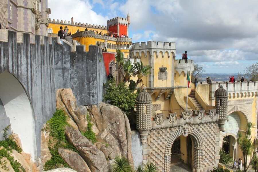 Lisboa: Sintra, Pena Palace, Cascais and Cabo da Roca - Sintra Village and Palácio da Vila: UNESCO Made Walkable