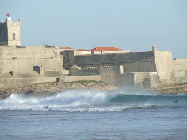Lisbon: 1.5-Hour Surf Lesson - Why Carcavelos Beach works so well for beginner surfing