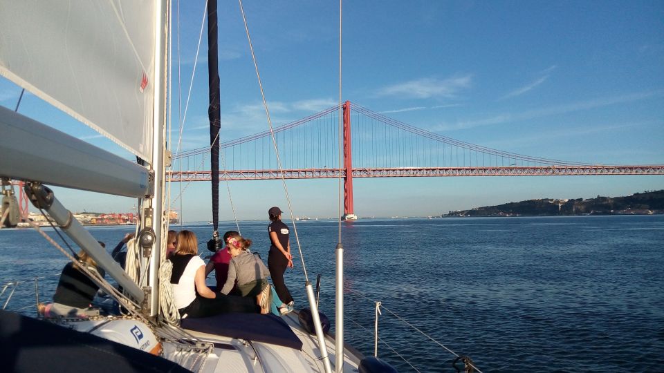 Lisbon: 2-Hour Sailing Yacht Cruise & Guided Tour w/2 drinks - Why a 2-hour Tagus sailing cruise is a smart Lisbon move