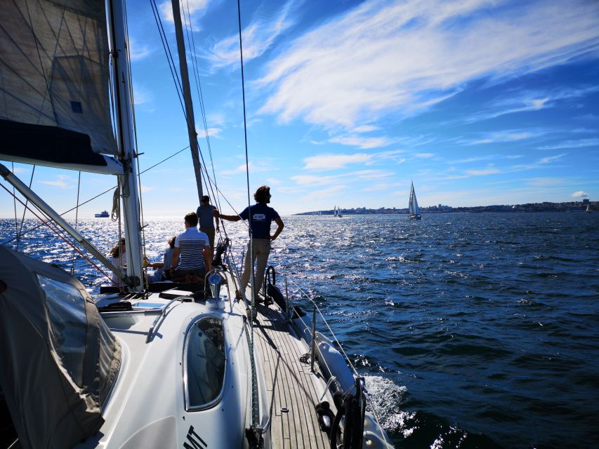 Lisbon: 2-Hour Sailing Yacht Cruise & Guided Tour w/2 drinks - Ponte 25 de Abril and the Rua Augusta Arch view of Praça do Comércio