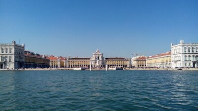 Lisbon: 2-Hour Sailing Yacht Cruise & Guided Tour w/2 drinks - The start: Padrão dos Descobrimentos and Belem Tower from the river