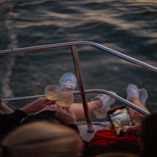 Lisbon 2 Hours Sailing Day Tour and Cruise With Drinks - The Tagus Route: What Each Landmark Stop Means for Your Photos