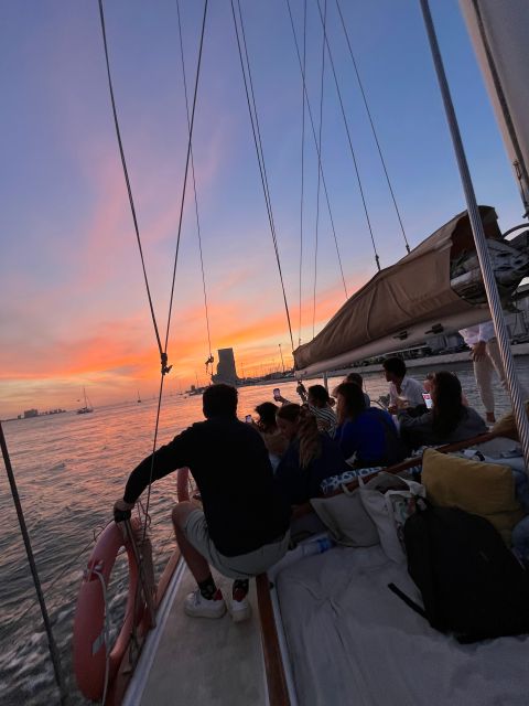 Lisbon: 2H Sunset Boat Cruise Tour with Drinks - Should You Book This Sunset Boat Cruise?