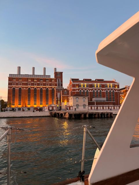 Lisbon: 2H Sunset Boat Cruise Tour with Drinks - The Route: What You See at Each Major Lisbon Stop