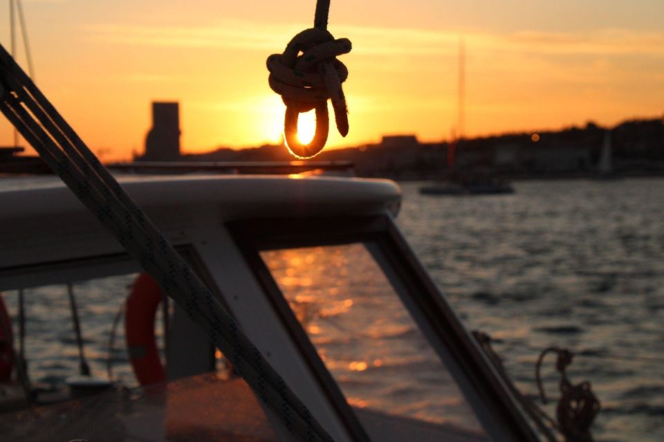 Lisbon: 2H Sunset Boat Cruise Tour with Drinks - Drinks and the Lisbon Aperitivo Mood: Moscatel to Bitter Almond