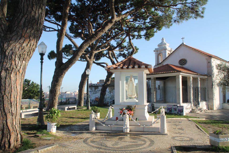 Lisbon: 3-Hour Sightseeing Tuk-Tuk Tour with Free Pickup - Pickup and meeting point: how to avoid the first-10-min panic