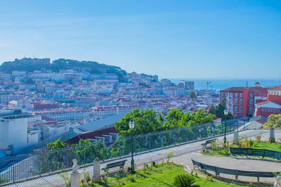 Lisbon: 3-hour tour in German to all viewpoints with a local guide - A fast first look at Lisbon’s viewpoints from the driver’s seat
